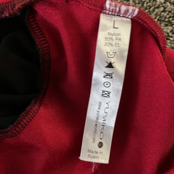 Yumiko black and red leotard - Picture 4 of 4